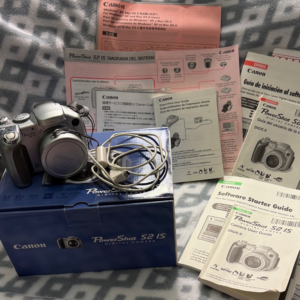 Canon PowerShot S2 IS Digital Camera -all original manuals. Excellent condition